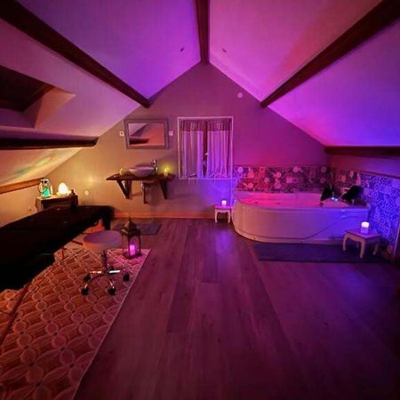 Ecrin D' Amour Suite Romantique Avec Jacuzzi Castels Esterno foto