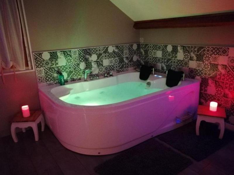 Ecrin D' Amour Suite Romantique Avec Jacuzzi Castels Esterno foto